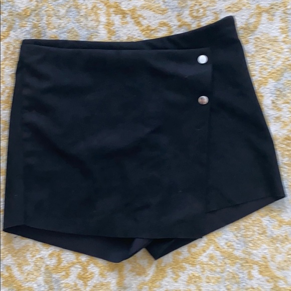 Black skirt with shorts attached - Picture 1 of 1
